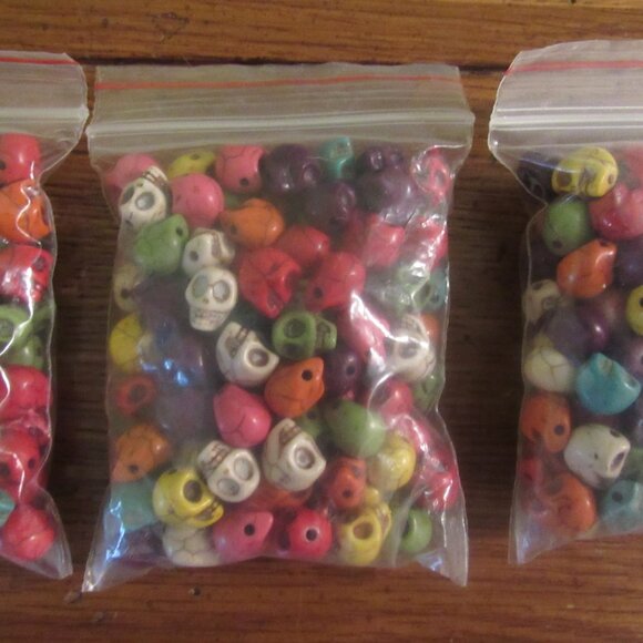 Lot 200+multi Color Colorful 8x10mm Carved Stone Skull Beads Howlite Jewelry - Picture 7 of 9